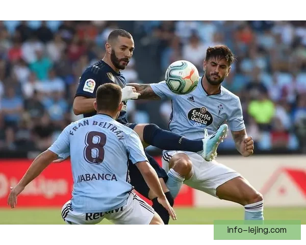 弗赖堡三球完胜塞尔塔展现强势攻防表现迎来关键胜利